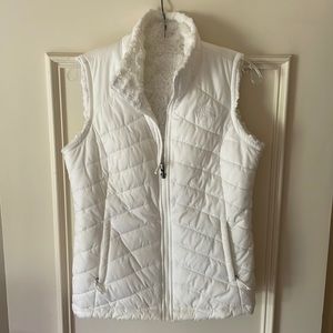 North Face reversible vest in white.